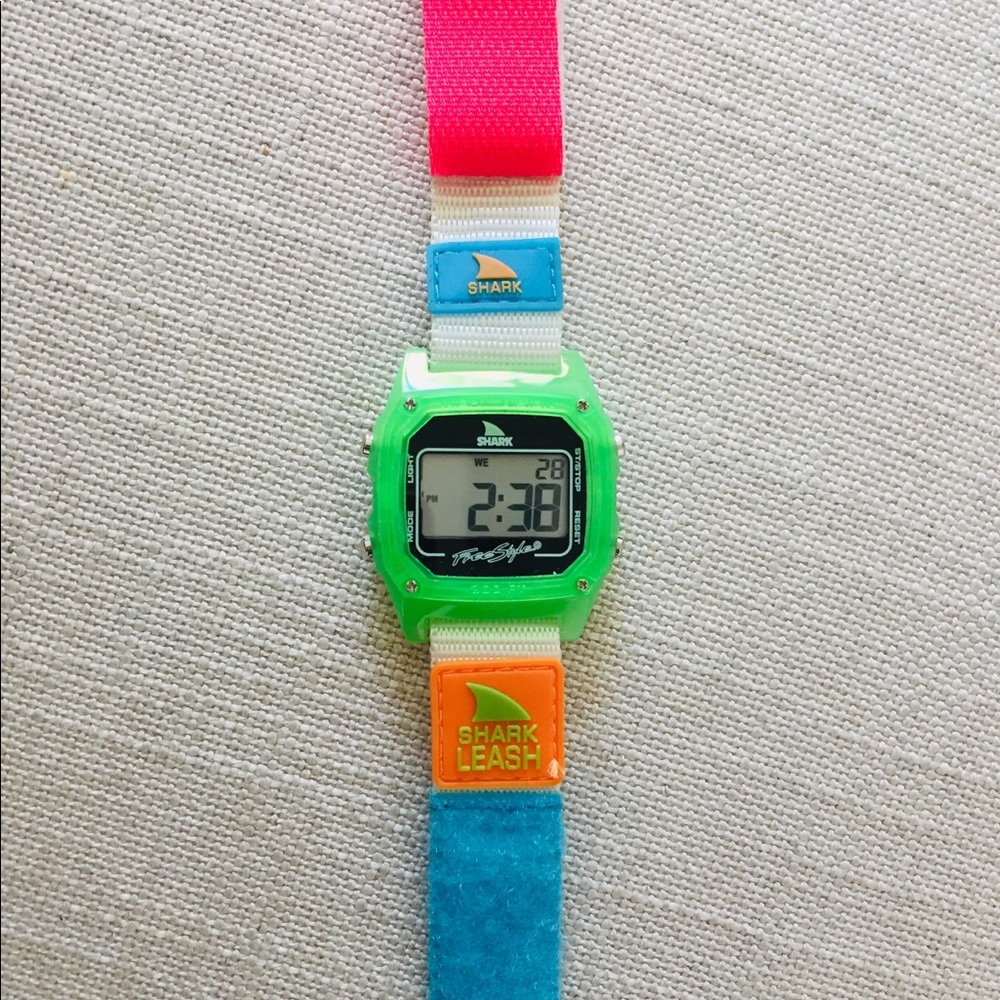 SHARK CLASSIC LEASH LIME TINTED